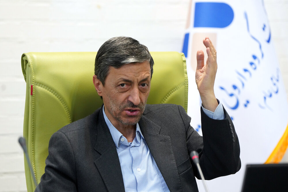 بازدید رئیس ستاد اجرایی فرمان حضرت امام از شهرک دارویی