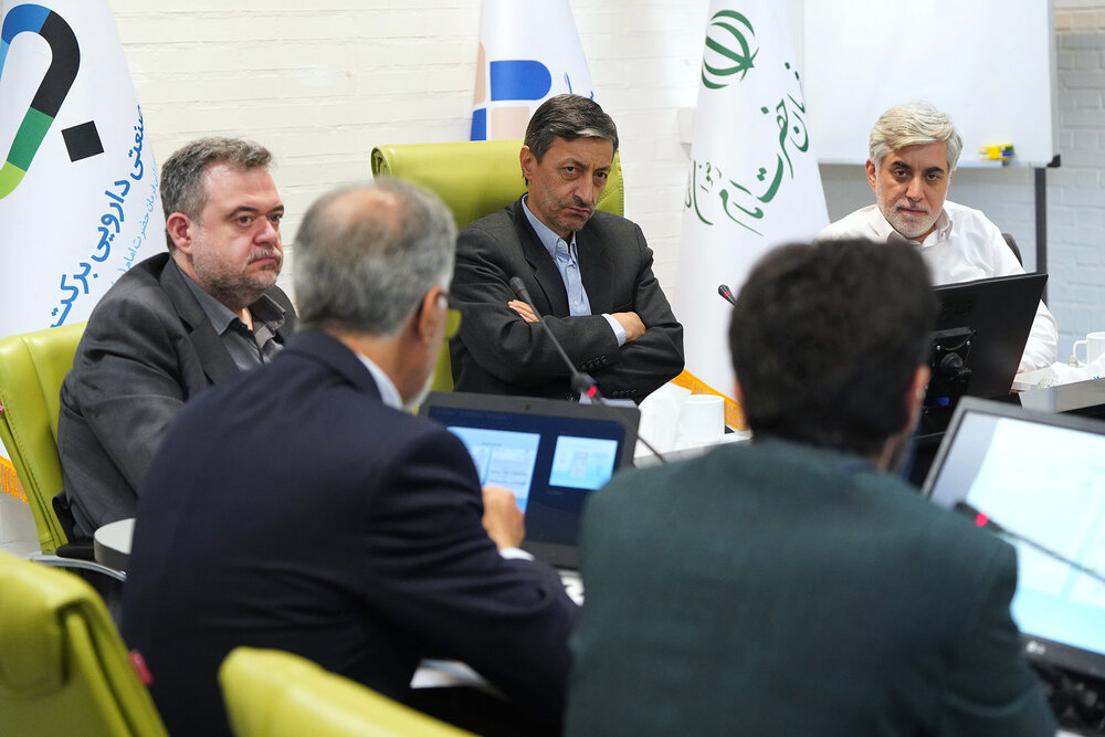 بازدید رئیس ستاد اجرایی فرمان حضرت امام از شهرک دارویی