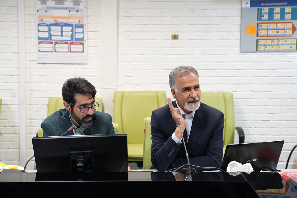 بازدید رئیس ستاد اجرایی فرمان حضرت امام از شهرک دارویی