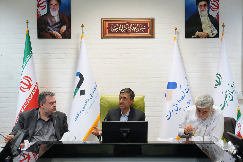 بازدید رئیس ستاد اجرایی فرمان حضرت امام از شهرک دارویی