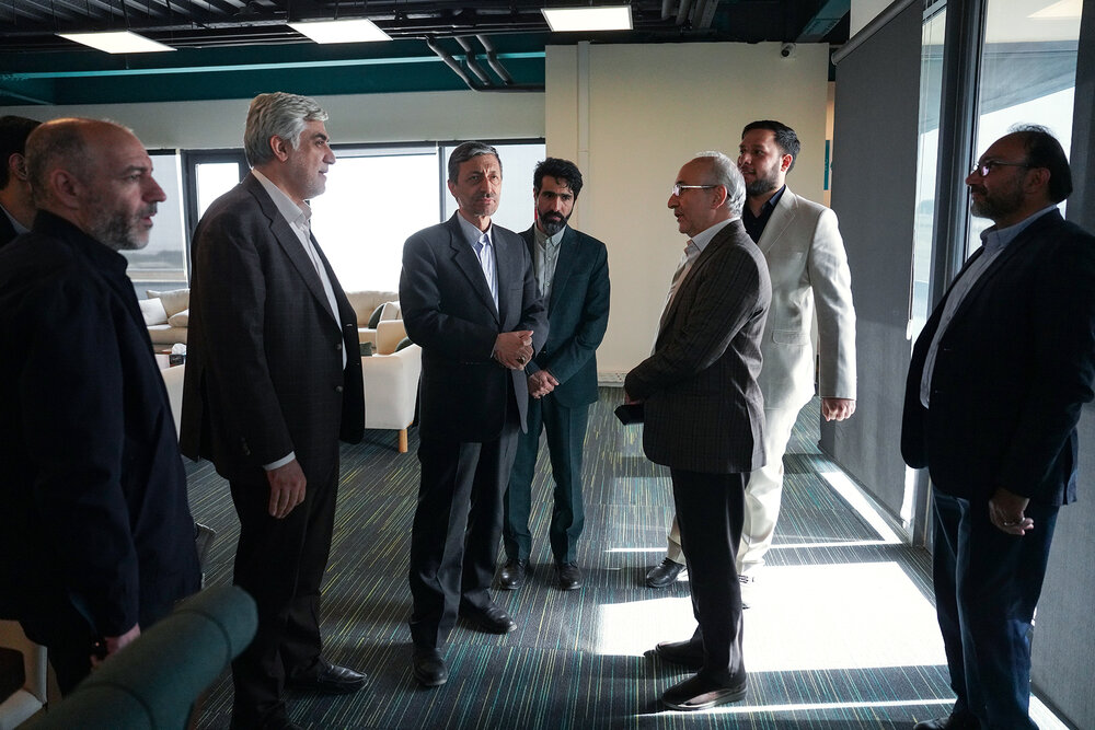 بازدید رئیس ستاد اجرایی فرمان حضرت امام از شهرک دارویی