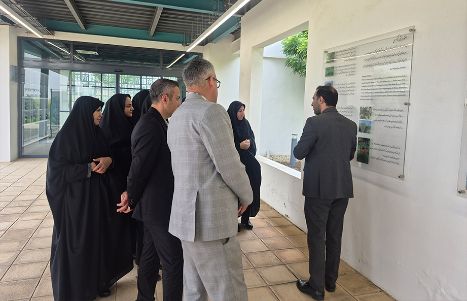 **بازدید مدیران آموزش و پرورش هشتگرد و چهارباغ از باغ موزه گیاهان دارویی شهرک صنعتی دارویی برکت**  